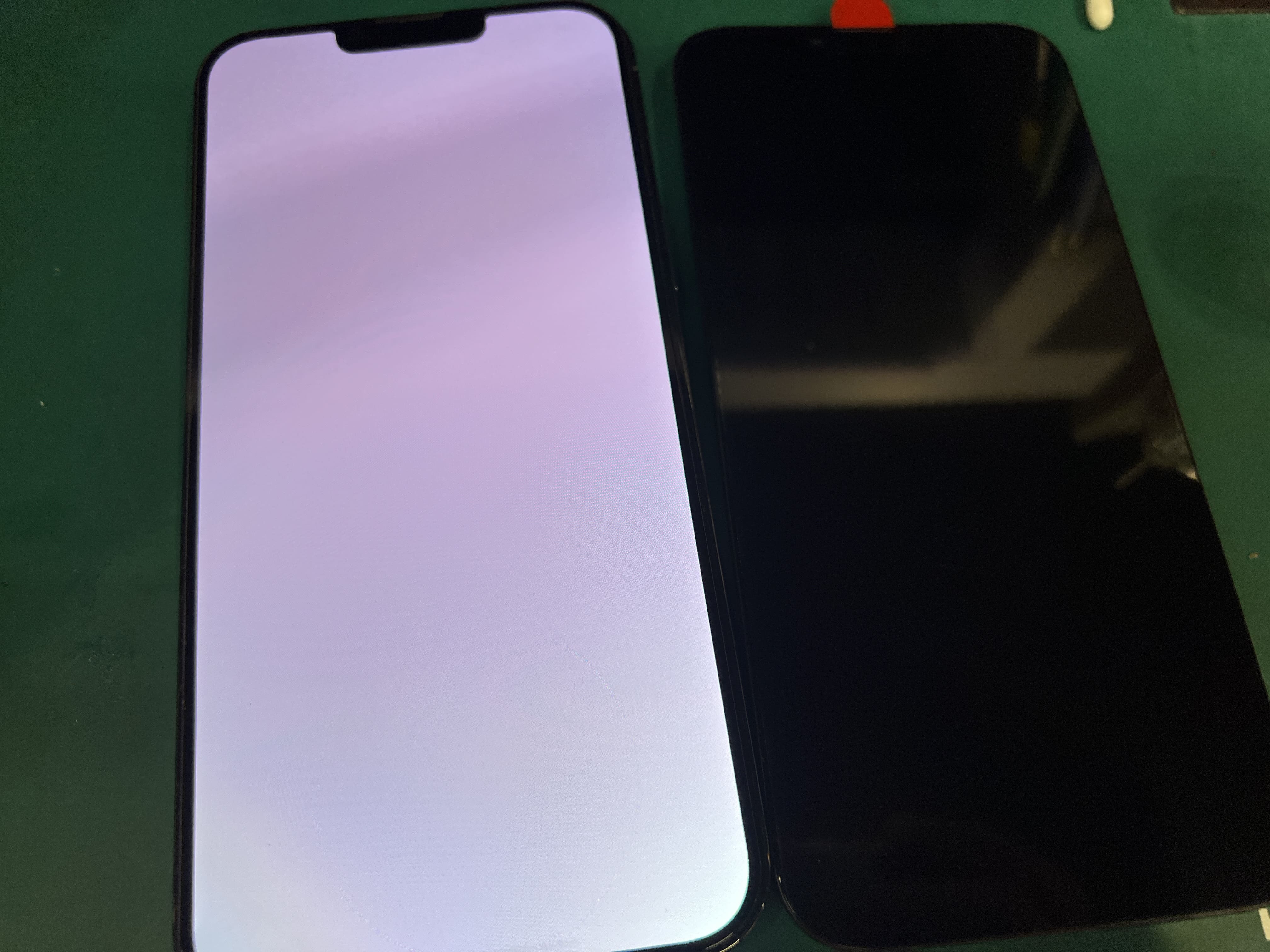 iPhone 13 Pro Maxの画面が真っ白に！画面交換で復旧した修理事例をご紹介